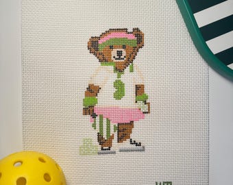 Urso de Pickleball pintado à mão em tela bordada - Enfeite esportivo