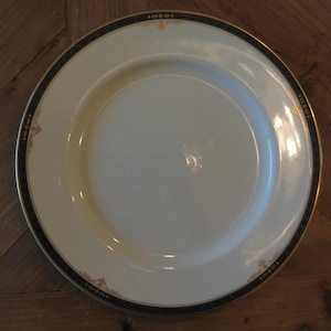 Mikasa Fine China Ebony Manor Dinner Plate LAP17 Japan - Black & Gold Dinner Plate