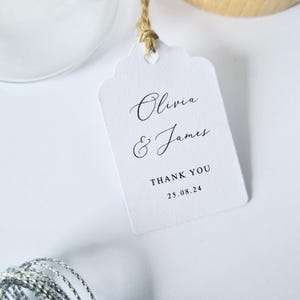 Wedding Couple Name Tags, Personalised Wedding Favour, Elegant Font Design - Size small  3x4.5cm