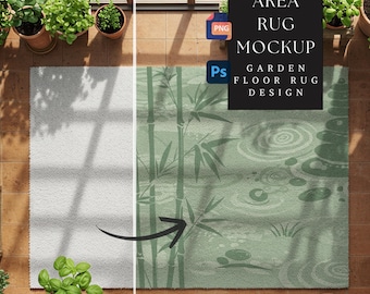 Puede incluir: Una alfombra rectangular con un diseño en tonos verdes que muestra tallos de bambú y ondas de agua circulares. La alfombra se muestra sobre un suelo de baldosas con plantas en macetas. El texto dice AREA RUG MOCKUP GARDEN FLOOR RUG DESIGN.