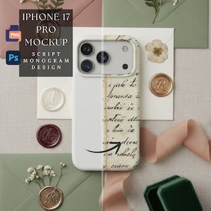 Może przedstawiać: Biały mockup iPhone'a 17 Pro z monogramem w skrypcie. Etui na telefon ma wzór z zabytkowymi literami. Obraz zawiera pieczęcie woskowe, koperty i zielone aksamitne pudełko.