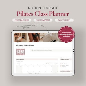 Könnte beinhalten: Ein digitales Tablet zeigt eine Pilates-Kursplaner-Notion-Vorlage. Der Bildschirm zeigt einen Kalender, ein Inhaltsverzeichnis und ein Zitat. Der Text enthält "Für Lehrer", "Anpassbar" und "Einfach zu bedienen". Ein weinrotes Abzeichen besagt "4x Geplante Pilates-Kurse enthalten".