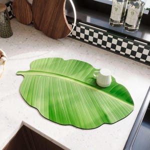 Tropical Leaf Shaped Coaster – Large 30x40cm Green Banana Leaf Table Mat, Heat-Resistant Cup Placemat, Jungle Kitchen Decor