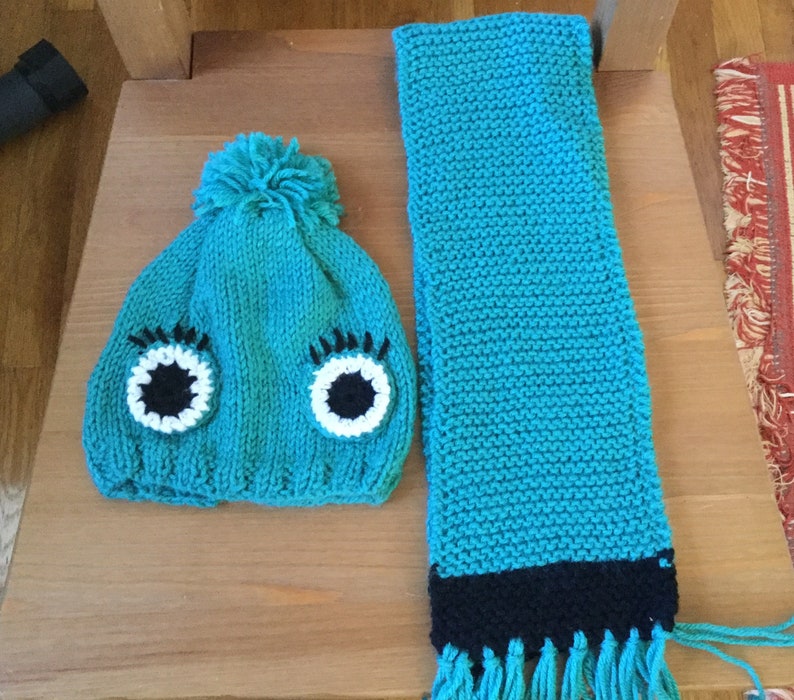 hand knit baby cloth gift under 10 Christmas gift ideas baby winter fashion baby hat fingerless hand warmer set