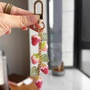 Portachiavi a forma di fragola con perline: ciondolo a forma di conchiglia dorata per borsa beaded pink & red