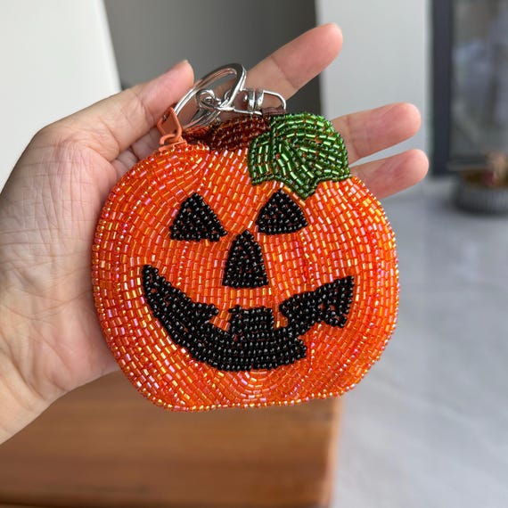 Beaded Pumpkin Coin Purse: Halloween Keychain Bag Charm - Etsy display picture 1