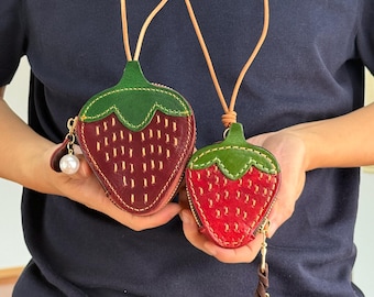 Leder Erdbeere Geldbörse: Crossbody Taschenanhänger, verstellbarer Riemen