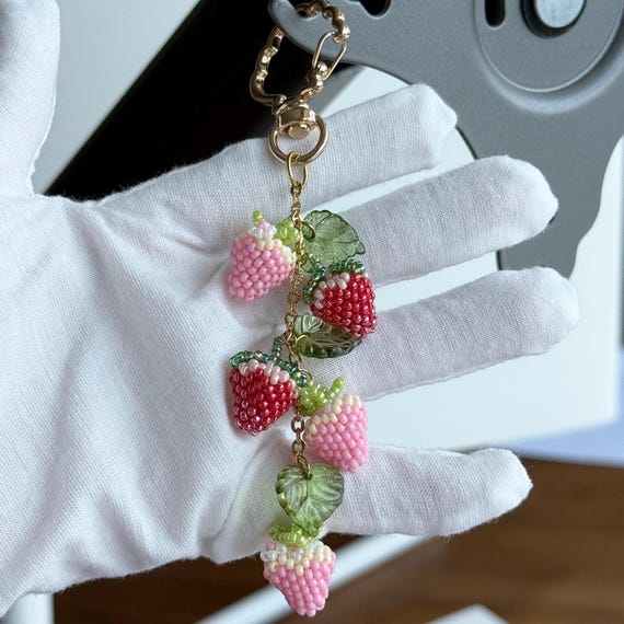 Beaded Strawberry Keychain: Gold Shell Clasp Bag Charm