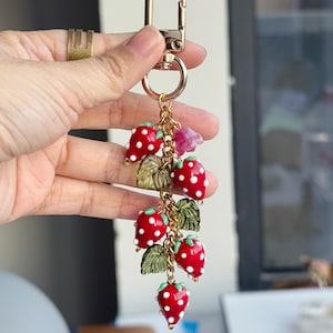 Portachiavi a forma di fragola con perline: ciondolo a forma di conchiglia dorata per borsa red glass strawberry
