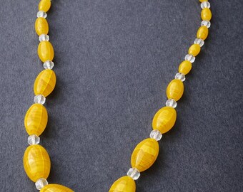 Naszyjnik z żółtych szklanych koralików w stylu vintage | Oznakowanie Czechosłowacja | Biżuteria w stylu Mid Century | Fasetowane kryształowe koraliki ozdobne | Zapięcie w stylu vintage