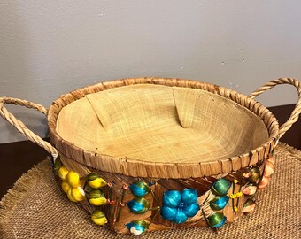 Vintage handgeweven mand met bananenblad met bloemenaccenten, Cottagecore-opbergmand, decoratieve boho-mand, opberger rustieke boerderij
