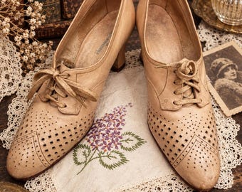 Vintage 1940s 1950s Friedman Shelby St Louis Women’s Lace Up Heels Beige Cutout Pumps Mid Century Shoes Rare Find