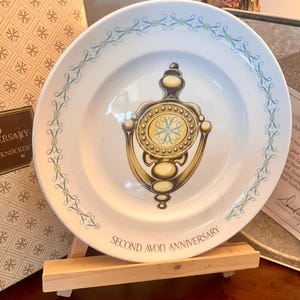 Plato conmemorativo del segundo aniversario de Avon / Enoch Wedgwood, Inglaterra / Premio al distribuidor de Avon / Caja y carta