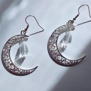 Handmade Silver Moon Earrings – Dainty Crescent Moon Studs, Celestial Jewelry Gift for Her, Minimalist Lunar Earrings, Silver Studs