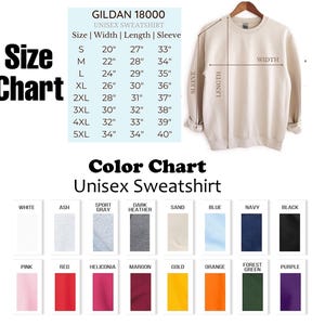 K&ouml;nnte beinhalten: Beiges Gildan 18000 Unisex-Sweatshirt auf einem Kleiderb&uuml;gel, mit Gr&ouml;&szlig;entabelle und Farboptionen. Die Gr&ouml;&szlig;entabelle zeigt Ma&szlig;e in cm. Farboptionen sind Wei&szlig;, Grau und Schwarz.