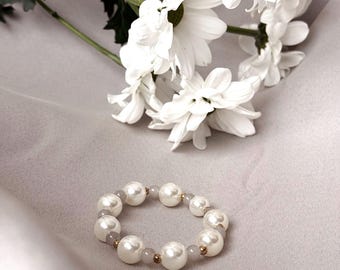 Pearl Bead Bracelet, Pearl Jewelry,Wedding Bridesmaids’ gifts,Mother’s Day,Dainty Pearl with Gold Accents,Minimalist Bracelet,Gift for her