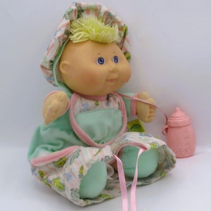 Toddler Love N Care 1992 Cabbage Patch Doll Bottle Sleeper Bonnet
