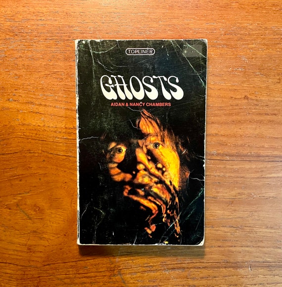 Ghosts Edited by Aidan and Nancy Chambers 1974 UK Edition Paperback Anthology