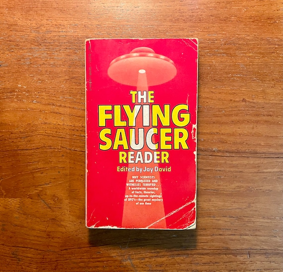 Vintage Paranormal Book The Flying Saucer Reader Edited by Jay David 1967 Paperback