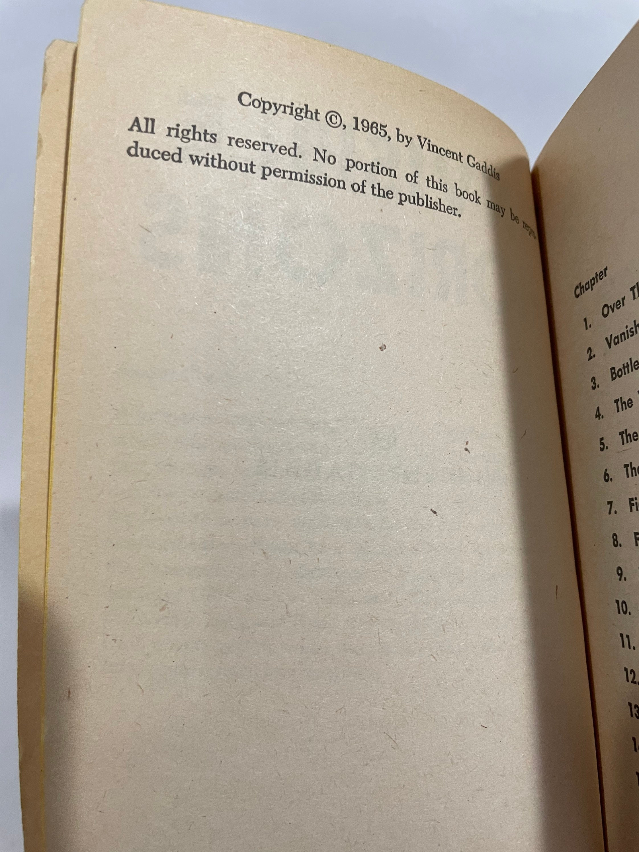 洋書 INVISIBLE HORIZONS by Gaddis Amazon.com: Invisible Horizons: Strange Mysteries of the