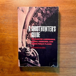 A Ghosthunter&#39;s Guide by Arthur Myers 1993 Softcover Vintage Paranormal Book