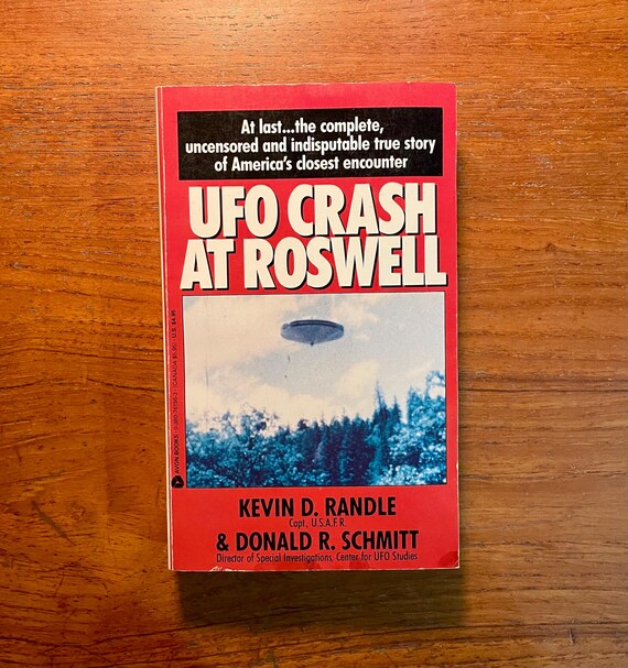 Vintage Paranormal Book UFO Crash At Roswell by Kevin D. Randle & Donald R. Schmitt 1991 Paperback