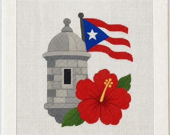 Könnte beinhalten: Eine Stickvorlage auf Stramin mit einem grauen steinernen Wachturm, einer wehenden Flagge von Puerto Rico mit einem weißen Stern und einer großen roten Hibiskusblüte mit grünen Blättern. Am oberen Rand ist eine Farbpalette abgebildet.