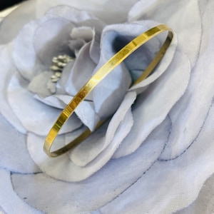 Shiny 3mm Solid 14K Yellow Gold Bangle Bracelet 2.75 wide  8.75&quot; around
