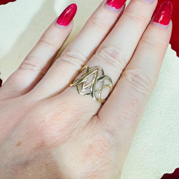 10K Yellow Gold Abstract Swirl Ring Size 7 - image 2