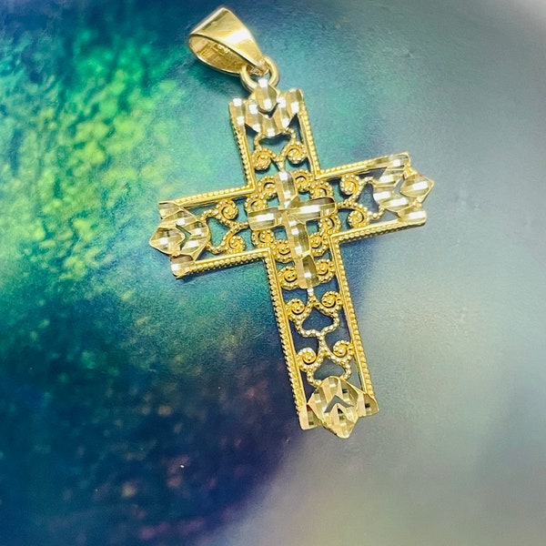 Beautiful! Solid 14K Yellow Gold 1.25x.75” Sparkly Diamond Cut Cross Pendant
