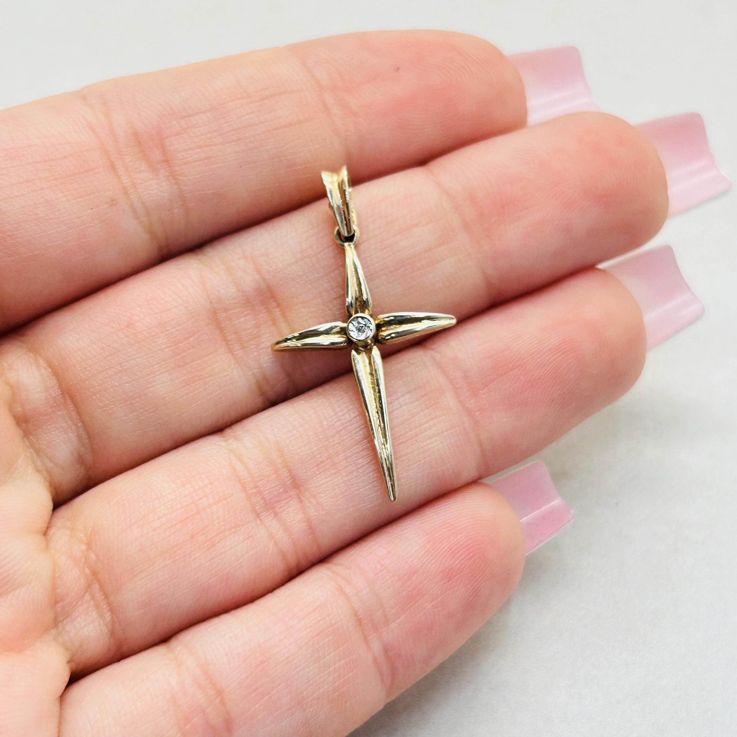 CROCE DONNA ORO GIALLO CON DIAMANTI &ndash; Dal&ugrave; Gioielli