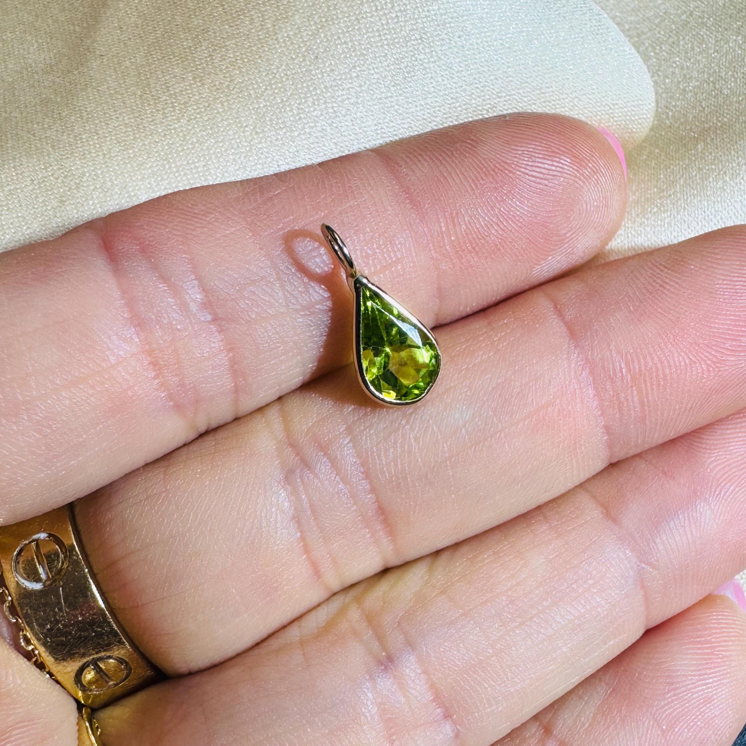 Pendentif Péridot Naturel Vert En Forme De Poire En Or Jaune 14 Carats – Breloque Artisanale – Neuf