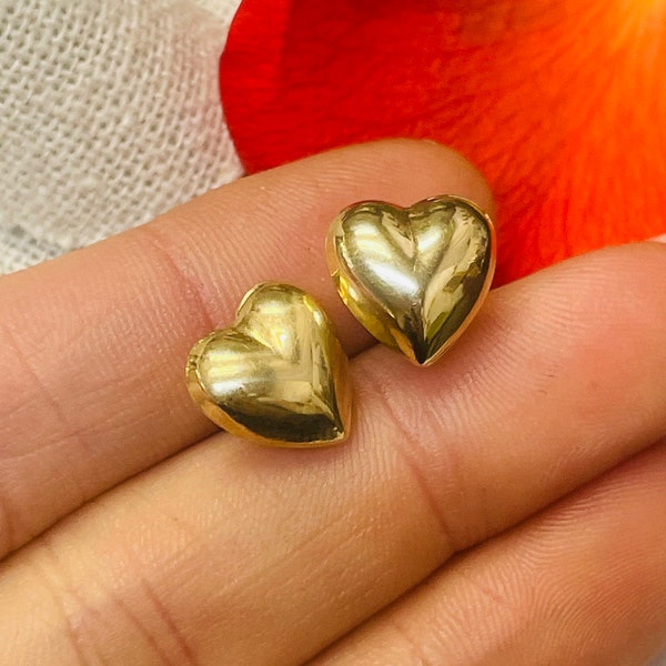 Boucles d'oreilles douces en or jaune 14 carats avec coeur gonflé