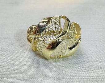 Anillo de oro amarillo macizo de 10 quilates con diseño abstracto ondulado en espiral, talla 8.