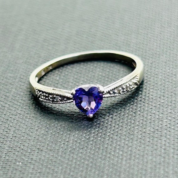 10K White Gold Solid Amethyst Heart Ring Size 8 - image 1
