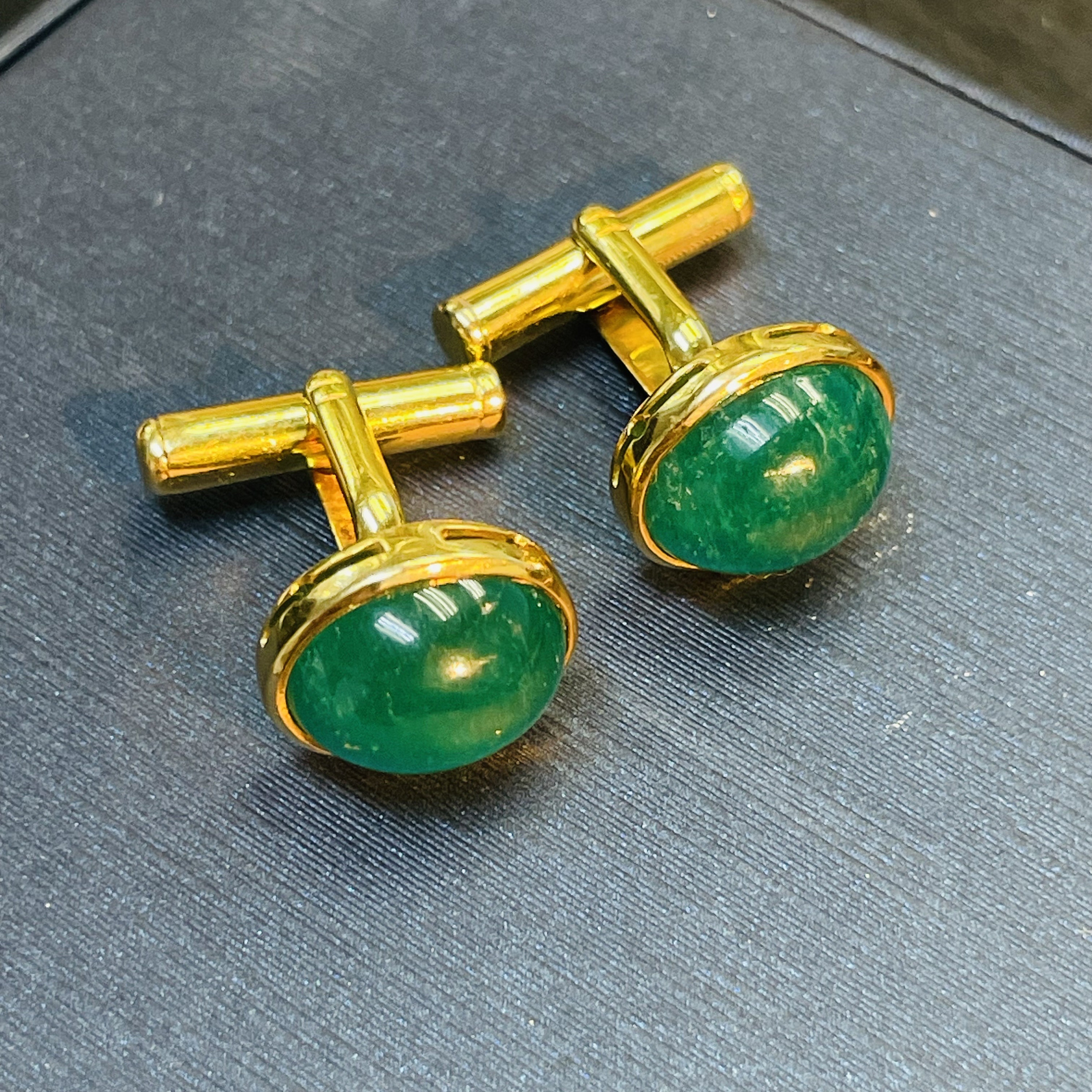10CTW Natural Deep Green Colombian Emerald Cabochon 18K Yellow