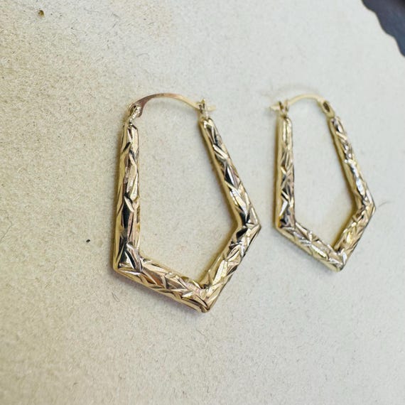 Solid 14K Yellow Gold 1"  Diamond Cut Angular Pat… - image 3