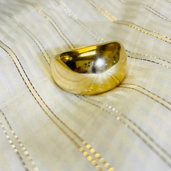 Anello bombato in oro giallo 14 carati largo 16 mm misura 6