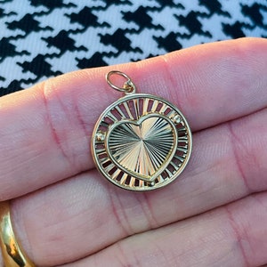 Solid 14K Yellow Gold Diamond Cut Heart Round Medallion Pendant Mesmerizing Lively Piece!