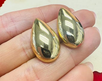 Cute Tear Drop Shaped Stud Earrings in 14K Yellow Gold .90"