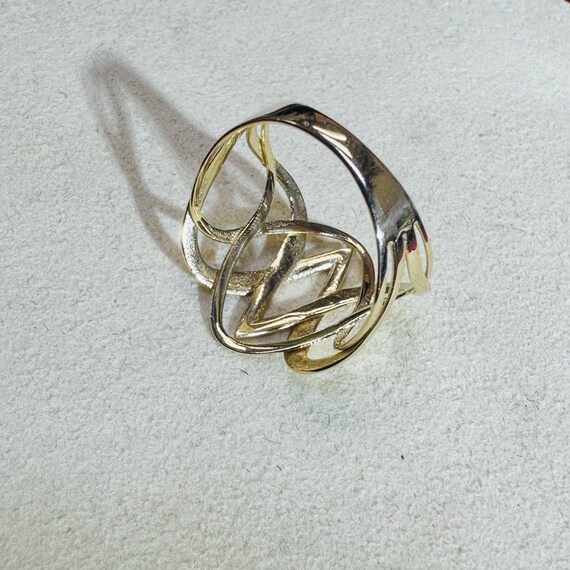 10K Yellow Gold Abstract Swirl Ring Size 7 - image 4