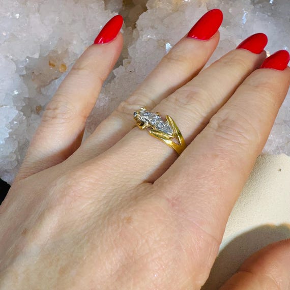 Solid 18K Yellow Gold Frog Ring with Crystals Siz… - image 4