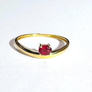 Solid 18K Yellow Gold Natural Oval Ruby Curved Ring Size 7