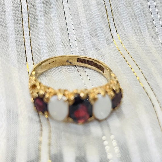 Vintage 9CT Gold Garnet and Opal  Ring Size 7