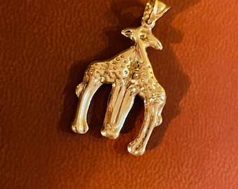 Cute! 10K Yellow Gold Giraffes Hugging in Love Friendship 1" Charm Pendant