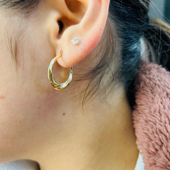 Solid .75" 10K Yellow Gold Twisted Pattern Hoop E… - image 3