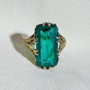 Antique Art Deco 14K Yellow Gold French Cut Elongated Green Stone Ring Size 4.5