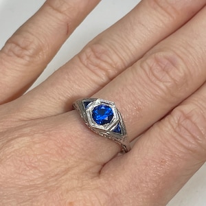 18K White Gold antique Art Deco Ring with Synthetic Blue Sapphire Size 7.25