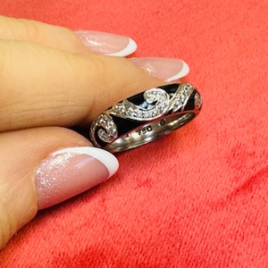 18K White Gold Diamond and Black Enamel Hidalgo Band Size 6.5