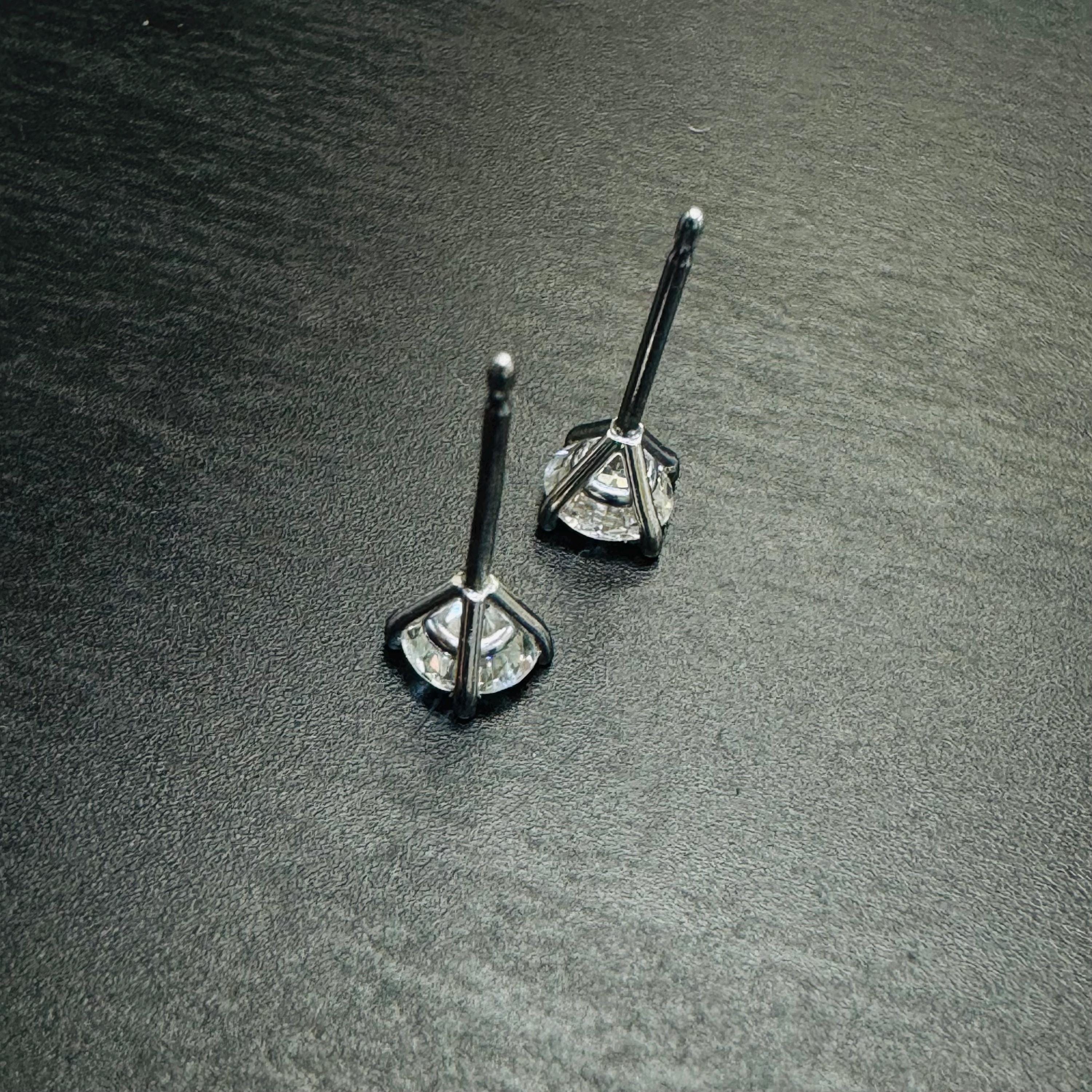Orecchini A Perno Farfalla Con Diamanti Lab-Created 2 Ct - Finitura Oro Bianco 14k Su Argento 925 - Foto 1